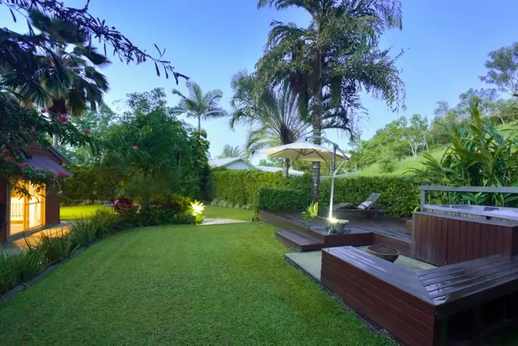 27 Tropic Road, Cannonvale QLD 4802