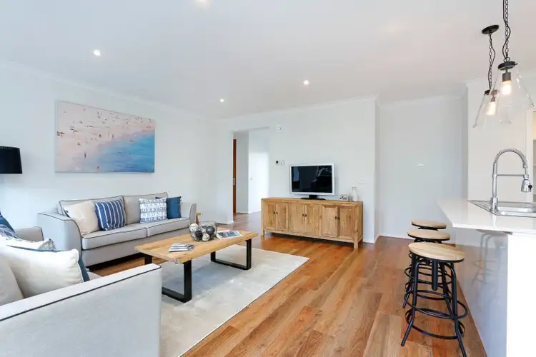 2/24 Raglan Street (AKA 2/24 Strachans Rd), Mornington VIC 3931