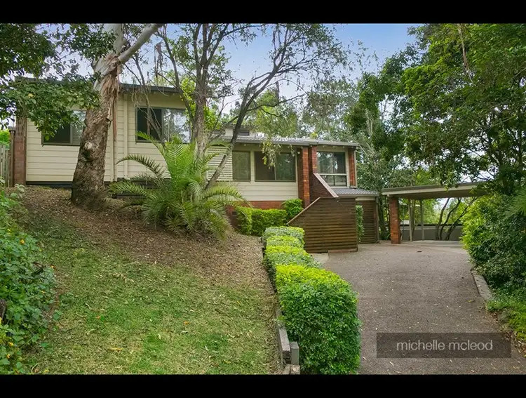 27 Burrumbuck Street, Chapel Hill QLD 4069