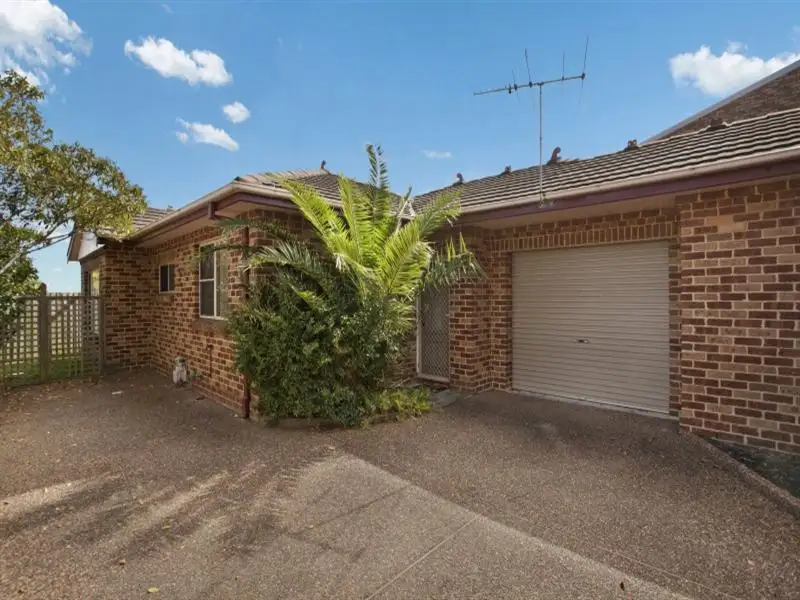 Main view of Homely villa listing, 2/32 Macquarie Street, Merewether NSW 2291