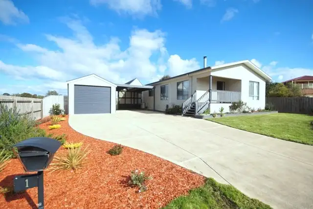 1 Grevilia Close, Cowes VIC 3922