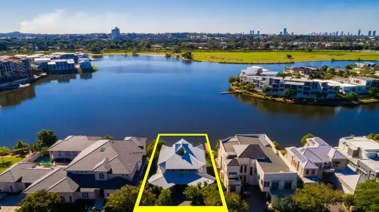 5005 Emerald Island Drive, Carrara QLD 4211
