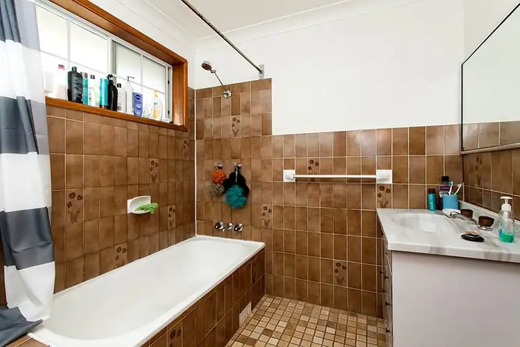 Sixth view of Homely townhouse listing, 2/74 Peterborough Avenue, Lake Illawarra NSW 2528