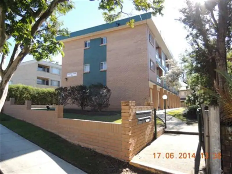 Main view of Homely unit listing, 5/76 Kitchener Street, Coorparoo QLD 4151