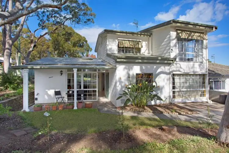 16 Talara Avenue, Bateau Bay NSW 2261