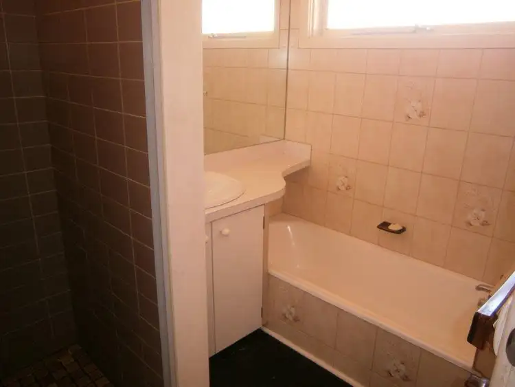Fifth view of Homely house listing, 6 Douglas Court, Strathmore Heights VIC 3041