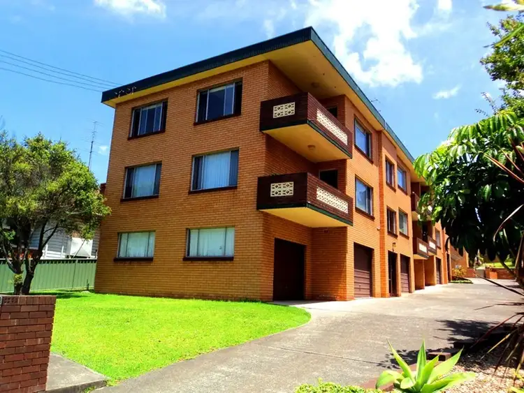 4/10 Myrtle Street, Coniston NSW 2500