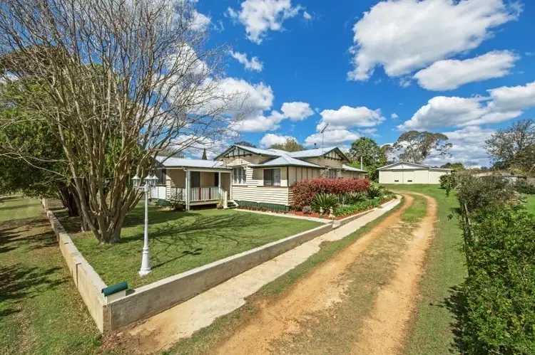 7 Albert Street, Crows Nest QLD 4355