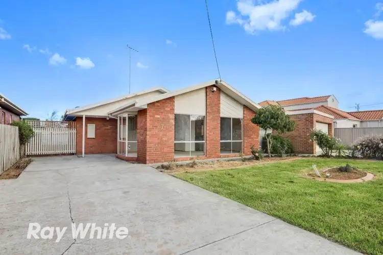 7 Dunmow Crescent, Hamlyn Heights VIC 3215