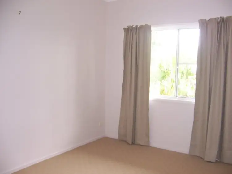 Sixth view of Homely house listing, 2 Thomas Place, Emerald QLD 4720