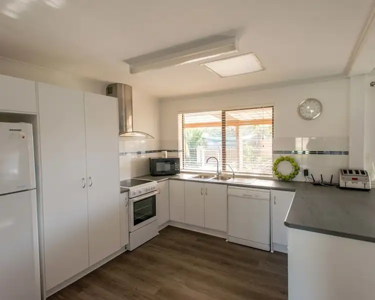 9 Featherstone Drive, Huntfield Heights SA 5163