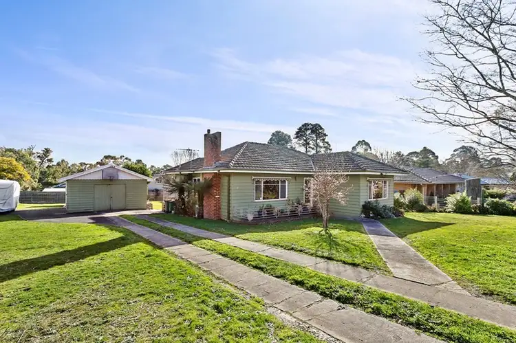 11 Glenview Road, Mount Evelyn VIC 3796