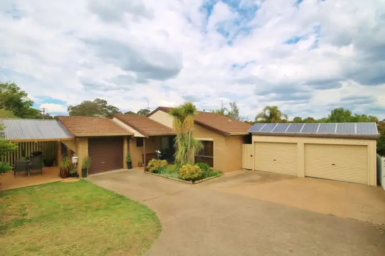 4 Hardy Avenue, Young NSW 2594