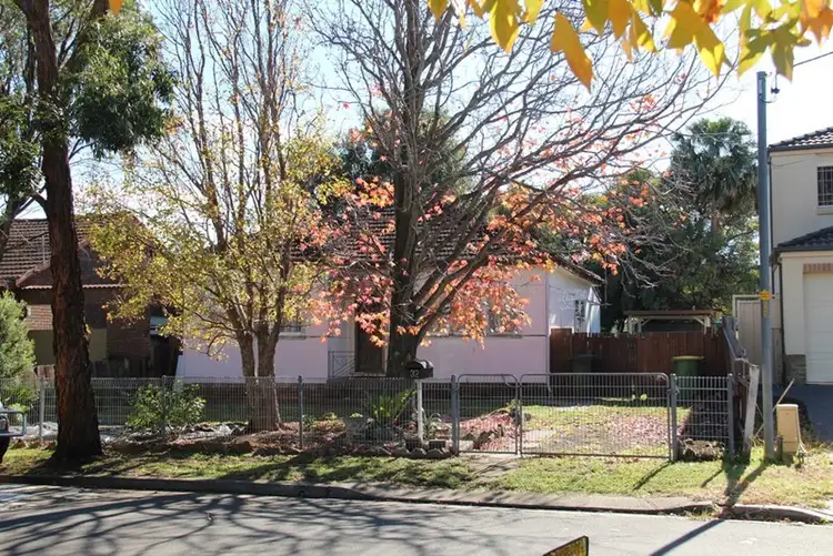 32 Madeline Street, Fairfield West NSW 2165