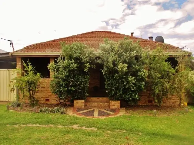 16 Hughes Street, Gnowangerup WA 6335
