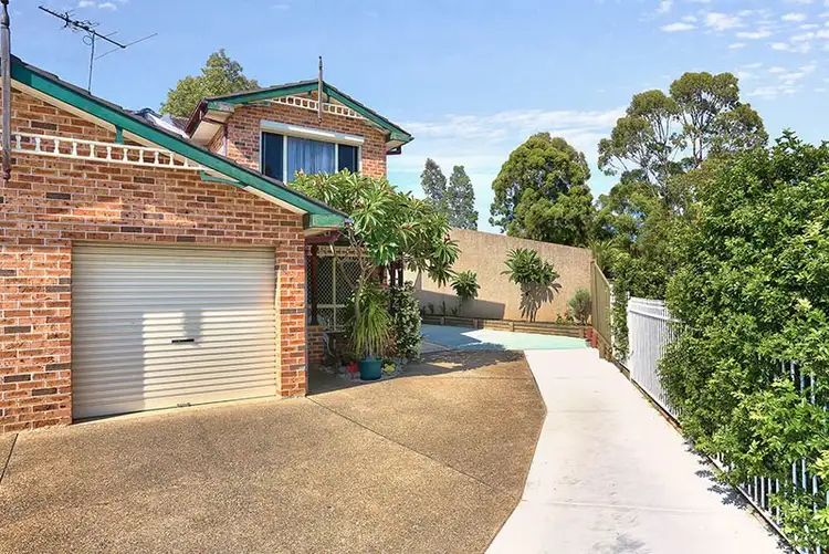 2/2 Prairie Vale Road, Bossley Park NSW 2176