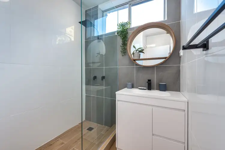 Fifth view of Homely unit listing, 1/14 Orvieto Avenue, Mermaid Waters QLD 4218