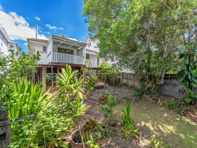 69 Miles Street, Hawthorne QLD 4171