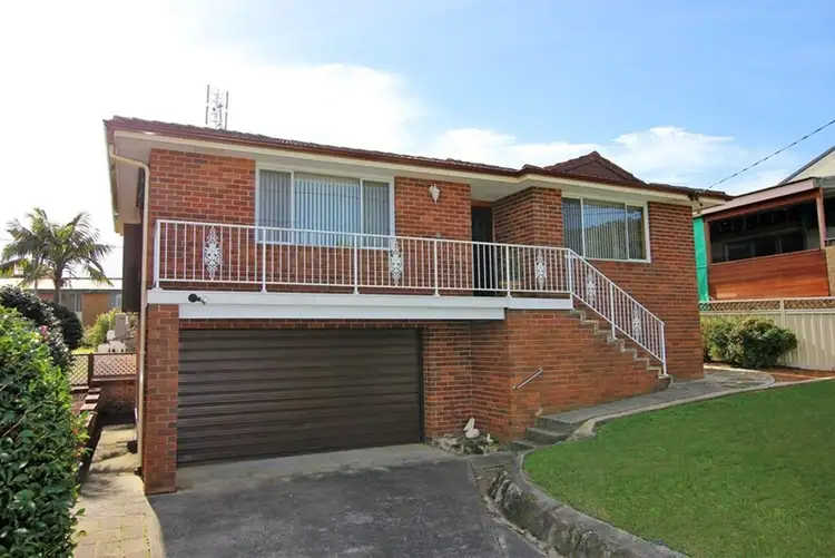 7 Berry Avenue (aka 7 Edgewater Avenue), Green Point NSW 2251