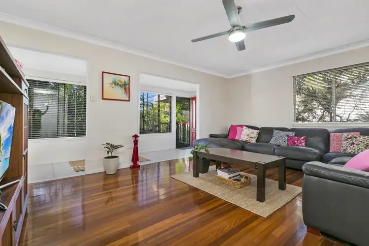 6 Leadale Street, Wynnum West QLD 4178
