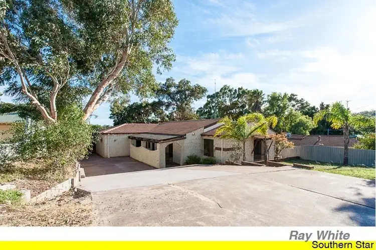 6 Onyx Road, Mount Richon WA 6112