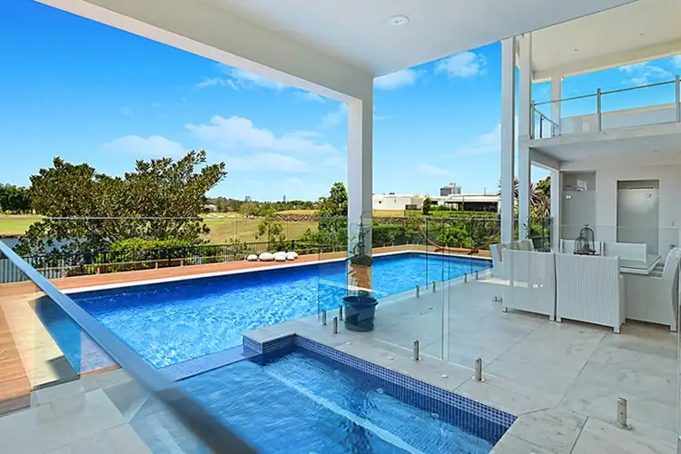 3023 The Boulevarde, Benowa QLD 4217