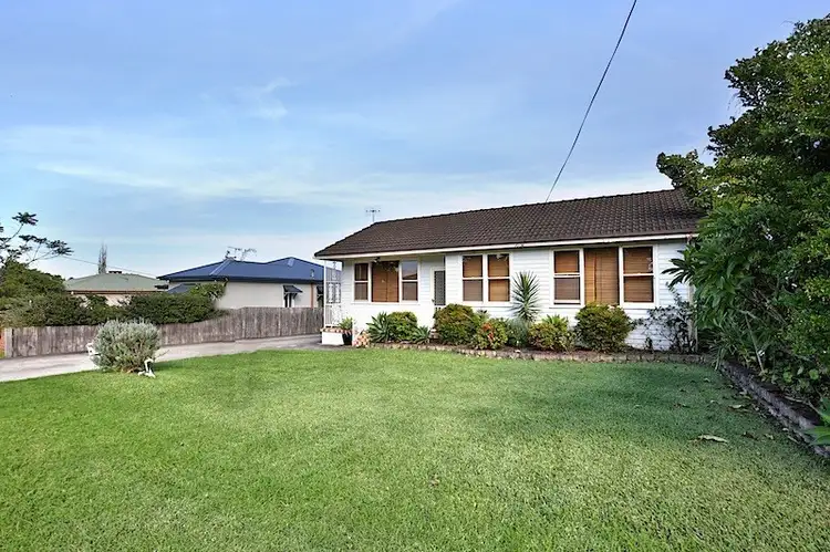 10 Lynburn Avenue, Bomaderry NSW 2541