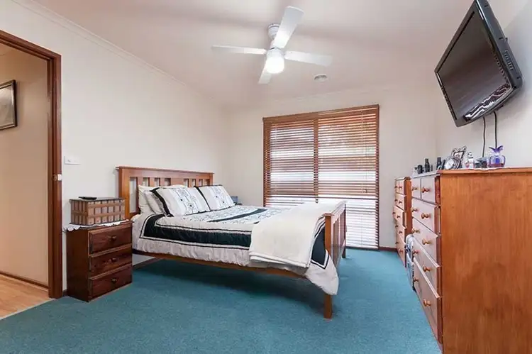 Sixth view of Homely house listing, 16 Crawley Court, Craigieburn VIC 3064