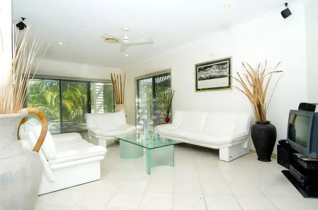 Sixth view of Homely house listing, 2 Steyning Court, Arundel QLD 4214