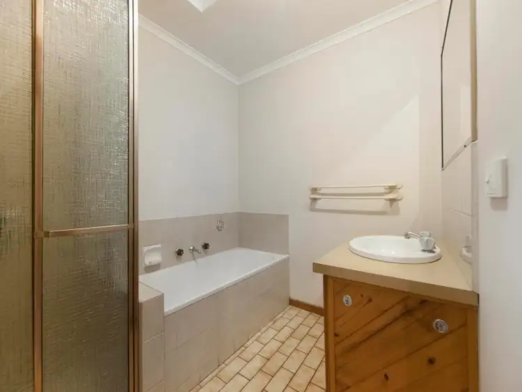 Fifth view of Homely unit listing, 2/21 Gairloch Drive, Frankston VIC 3199