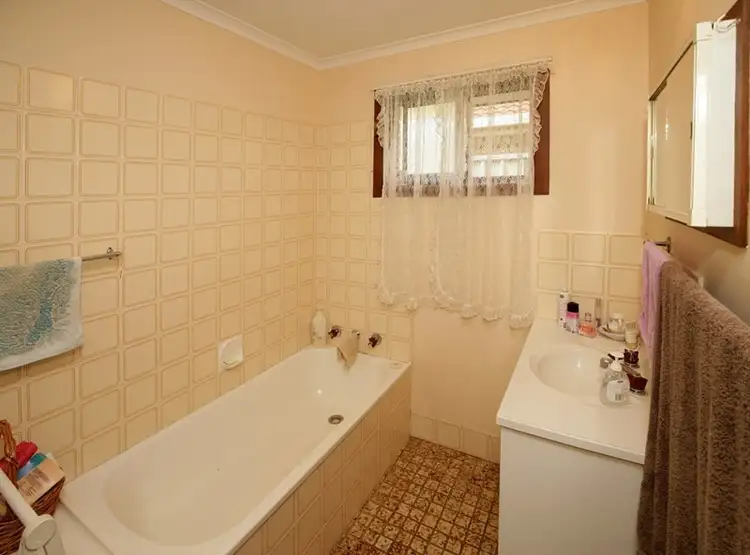 Sixth view of Homely house listing, 6 Ontario Drive, Lake Albert NSW 2650