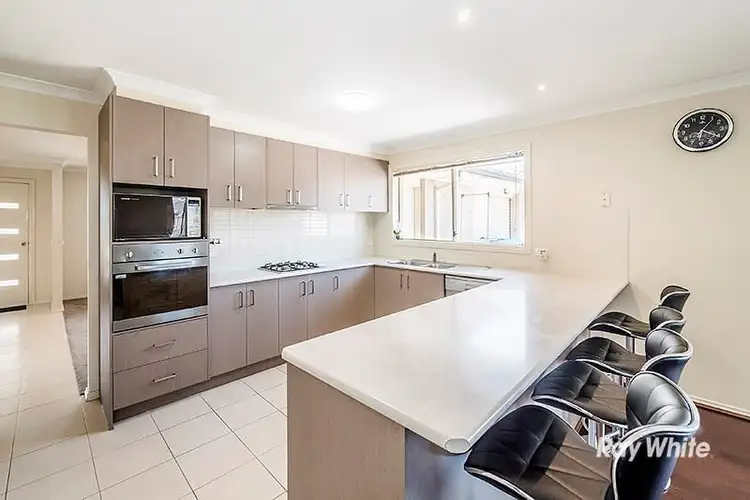 Sixth view of Homely house listing, 5 Donohue Street, Cranbourne East VIC 3977