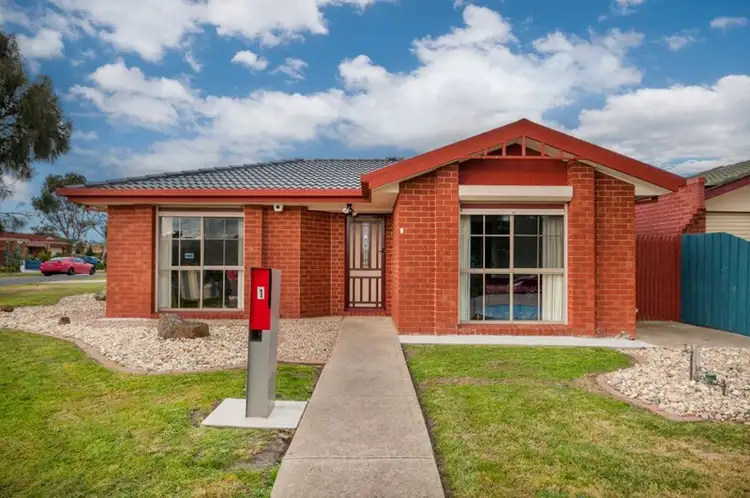 1 Gibney Close, Roxburgh Park VIC 3064