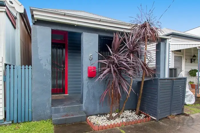 5 Hargrave Street, Carrington NSW 2294