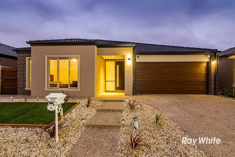 18 Freshfields Drive, Cranbourne North VIC 3977