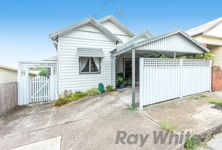 33 Omara Street, Mayfield East NSW 2304