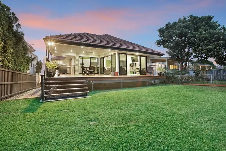 62 Stella Street, Holland Park QLD 4121