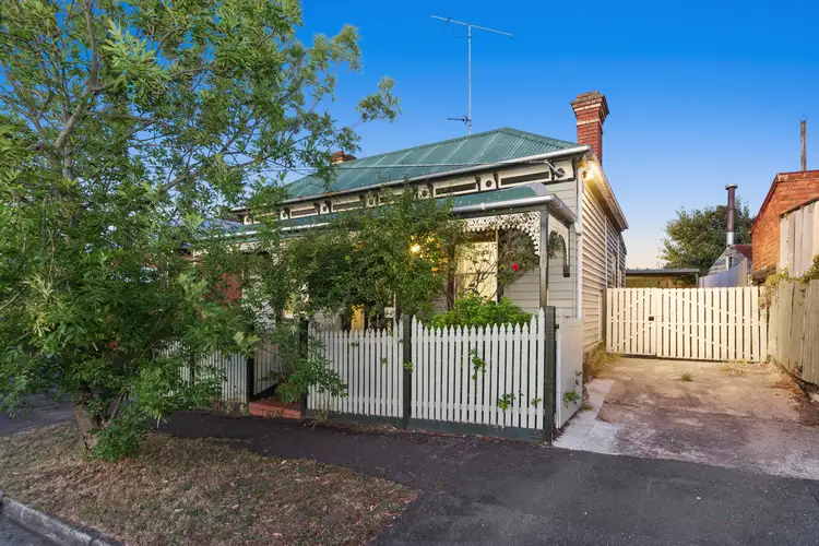 15 Young Street, Golden Point VIC 3350