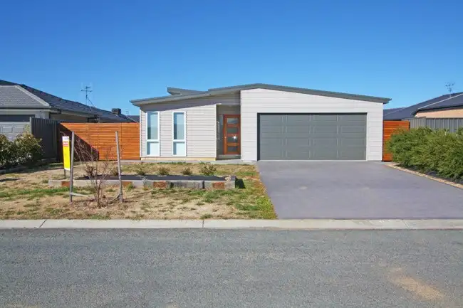 3 Deniston Circuit, Bungendore NSW 2621