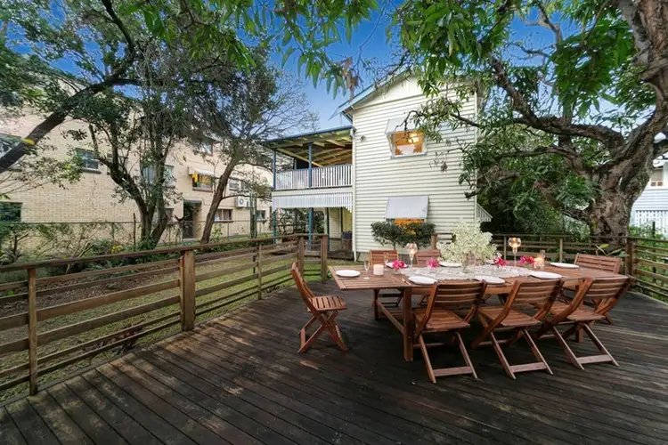 27 Macaulay Street, Coorparoo QLD 4151