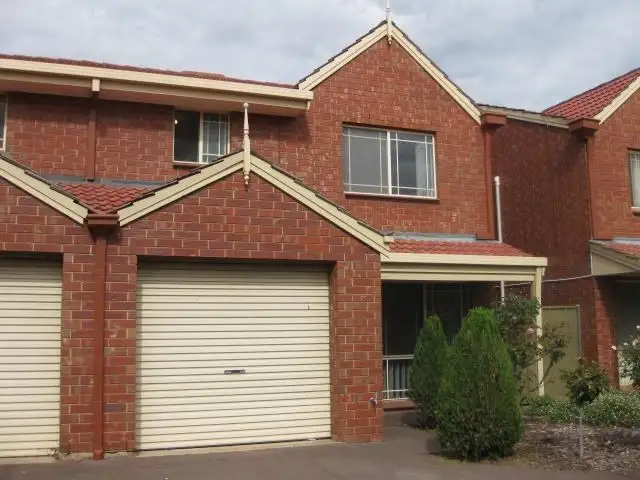 18/2 Fern Avenue