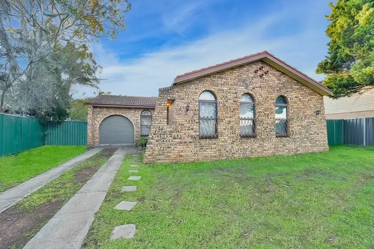 3 Hyacinth Avenue, Macquarie Fields NSW 2564