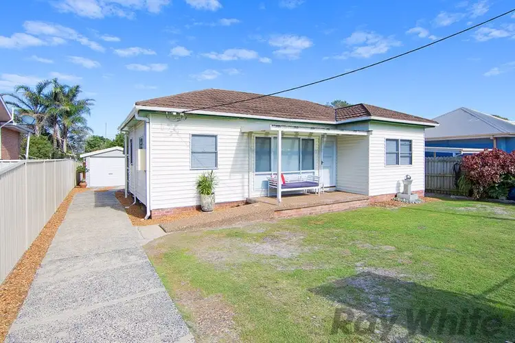 11 Boomerang Street, Budgewoi NSW 2262
