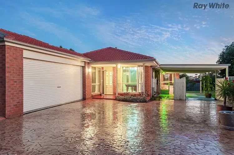 15 Herman Close, Taylors Lakes VIC 3038