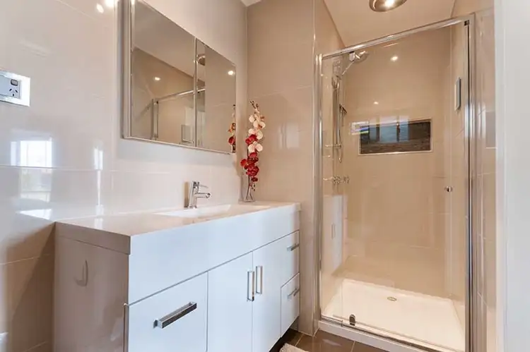 Fifth view of Homely house listing, 4 Swansea Court, Craigieburn VIC 3064