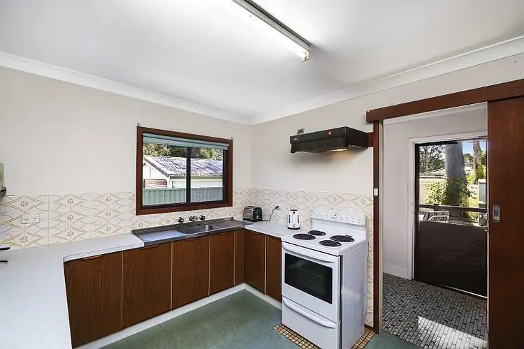 Second view of Homely house listing, 5 Lorraine Avenue, Berkeley Vale NSW 2261