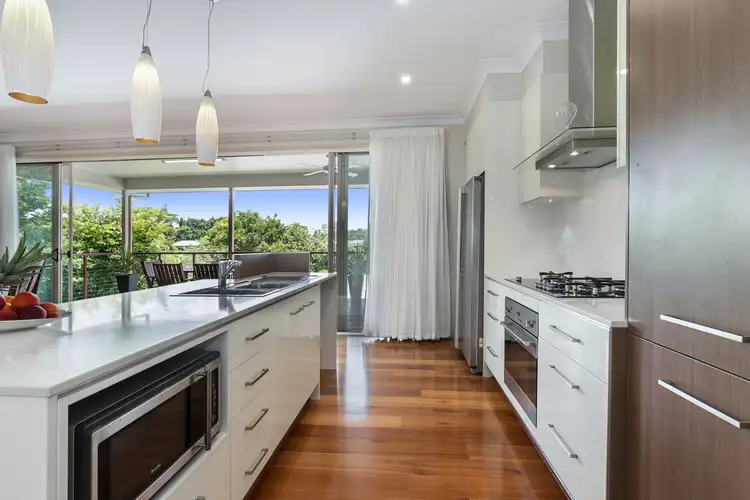 3 Logan Avenue, Oxley QLD 4075