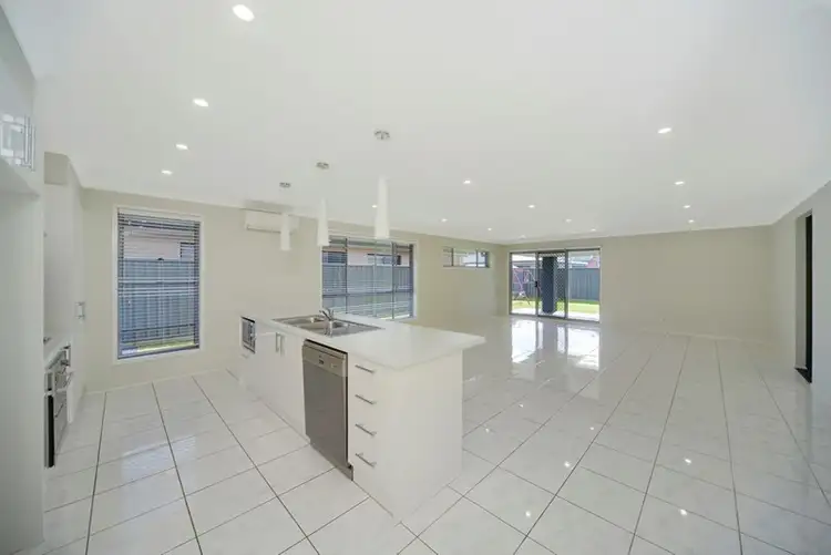 9 Bayview Avenue, Haywards Bay NSW 2530