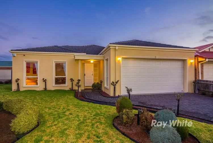 10 Bouverie Place, Skye VIC 3977