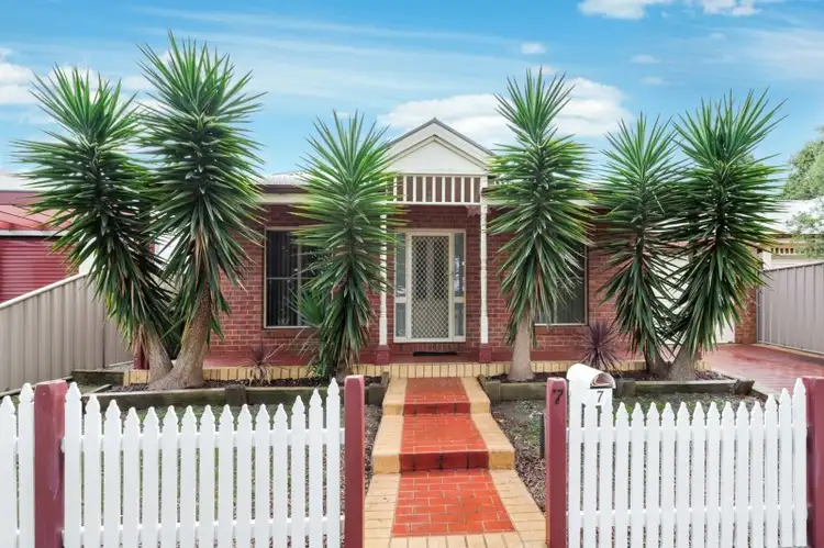 7 Bowman Glen, Craigieburn VIC 3064